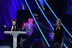 Hall of Fame: il discorso di Laurie Anderson 2 Laurie Anderson e Patti Smith alla cerimonia