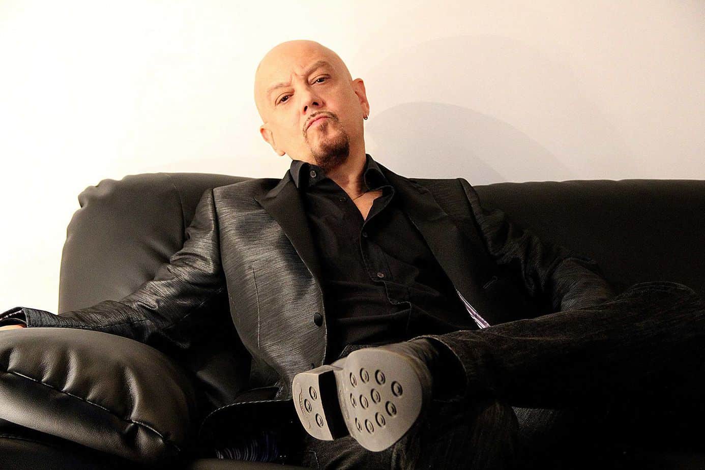 Enrico Ruggeri canta gli ultimi istanti di Lou Reed 1 Enrico Ruggeri Forma 21 Lou Reed 1